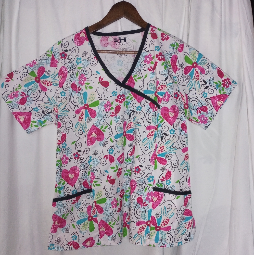 Beverly Hills Uniforms Large Floral Heart Print Scrub Top Elastic Back Waist
